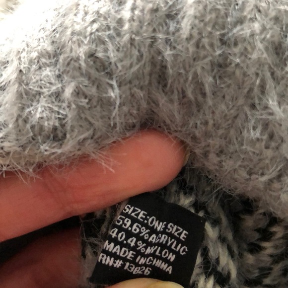 Grey leopard print winter hat. Dolls kill - Picture 4 of 4